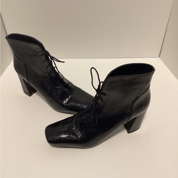 Black ankle boots by Zata Selection with a 2.5" heel-women’s size 8 - Picture 5 of 7